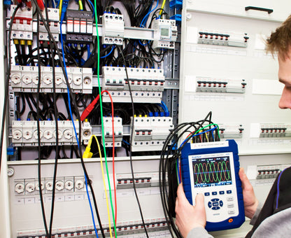 Analizador de Potencia Trifásico TFT/Datalogger Peaktech P4145