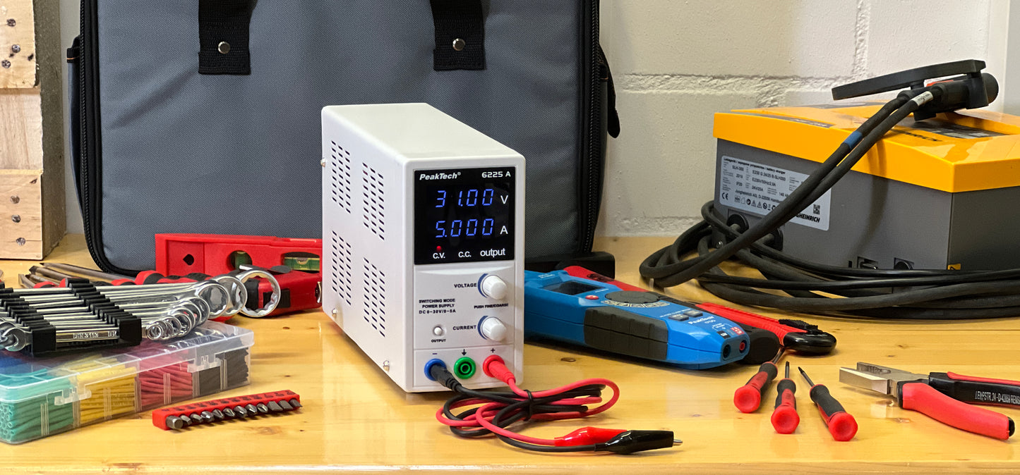 Fuente de Alimentación Digital DC 0-30V/0-5A Peaktech P 6225 A