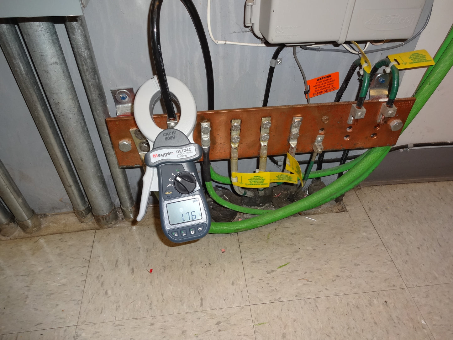 PINZAS DIGITALES DE COMPROBACIÓN DE TIERRAS MEGGER DET24C